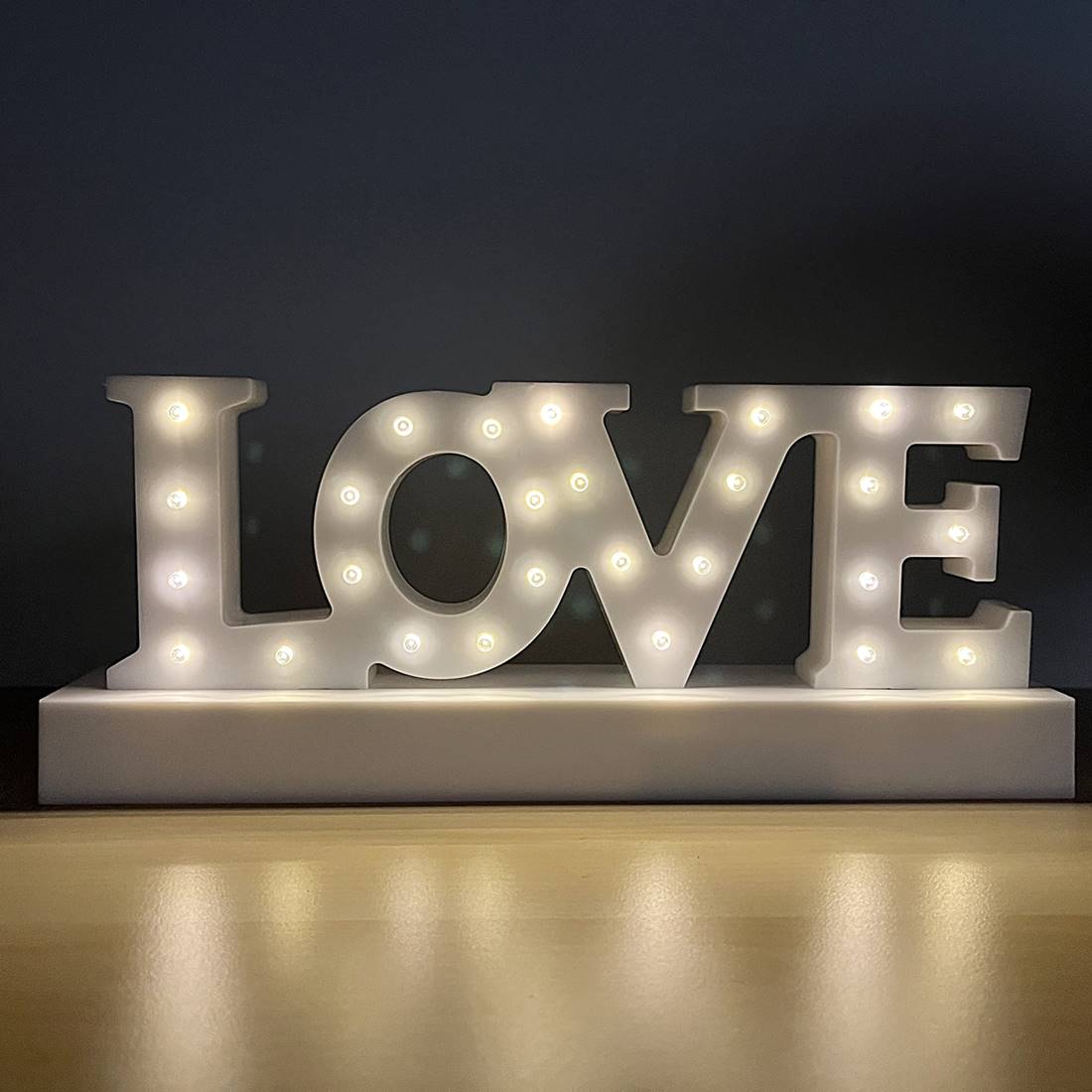 LED Schild | Schriftzug "LOVE" | Weiß